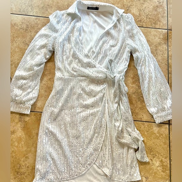 Women’s Dress - Picture 1 of 4